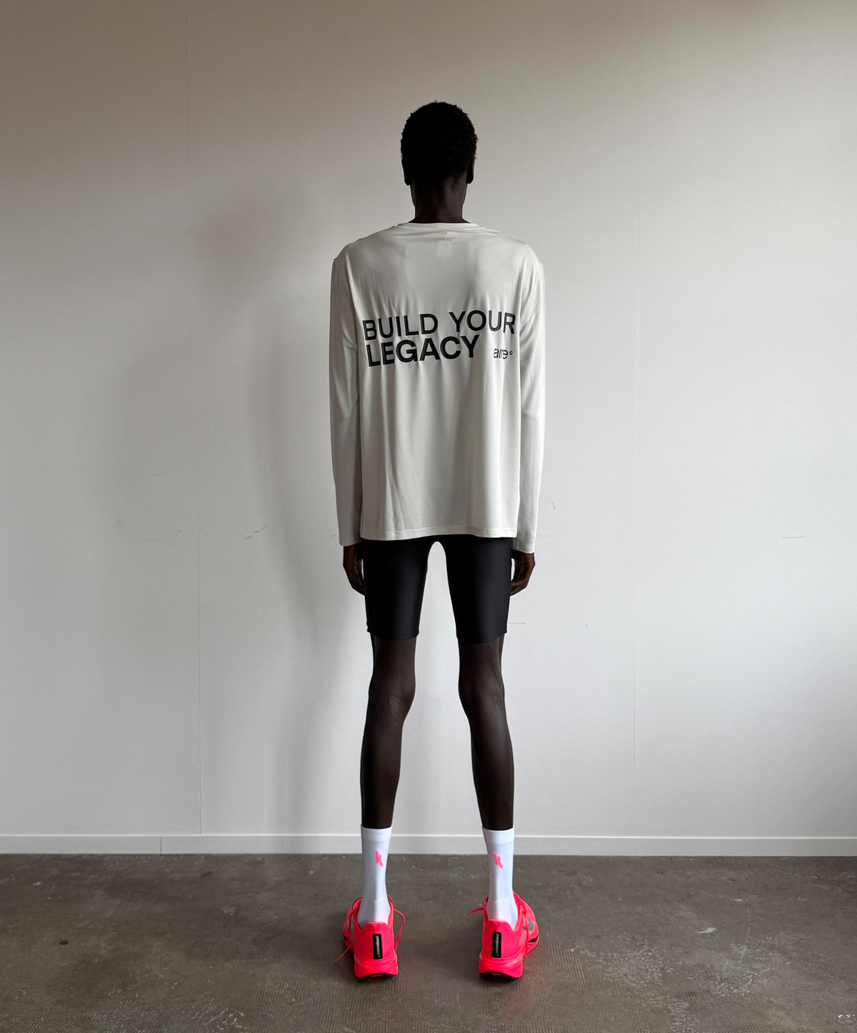BUILD YOUR LEGACY TRAINING LONGSLEEVE CREAM